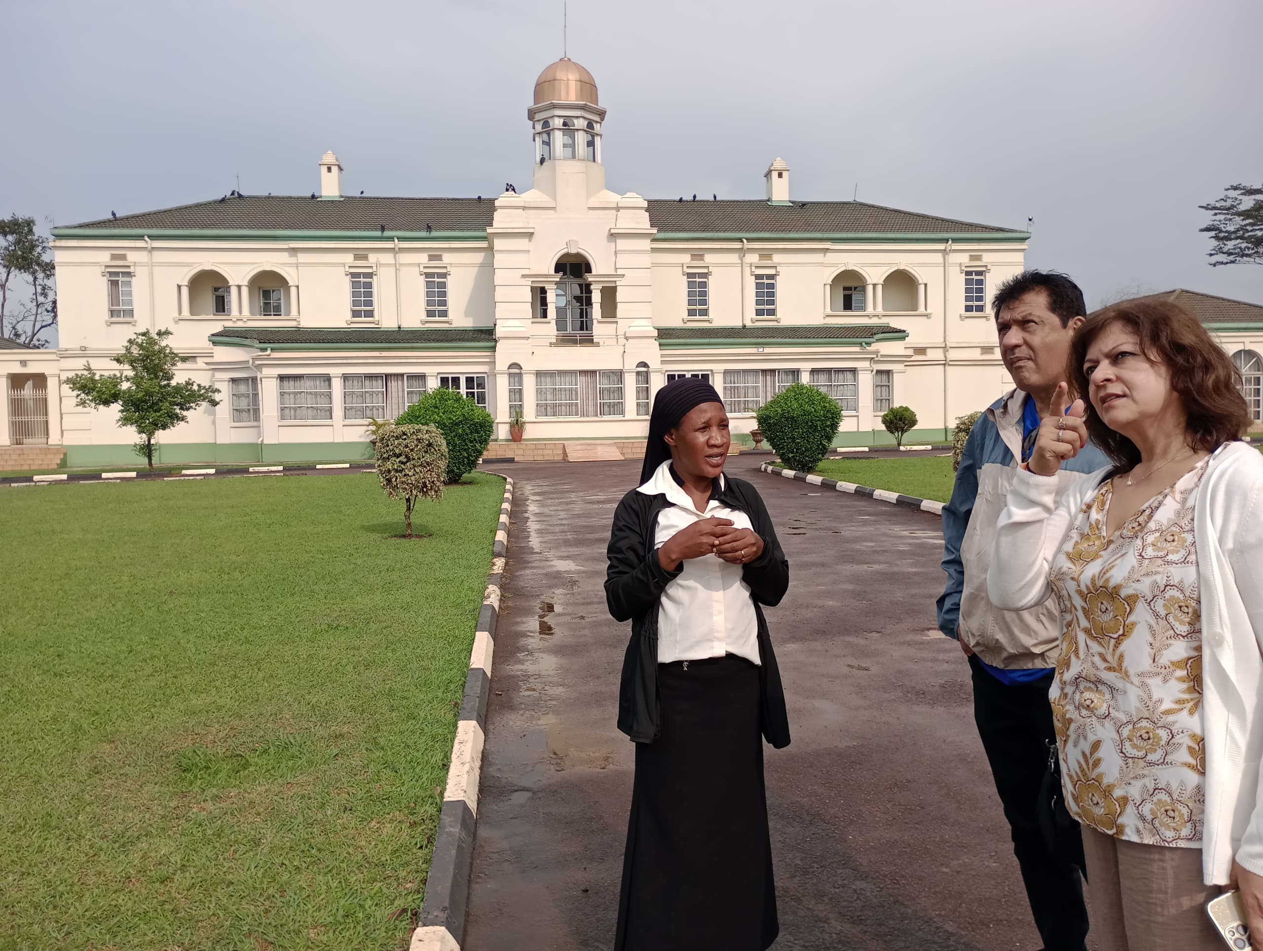 Cultural tour of historical palace with local guide